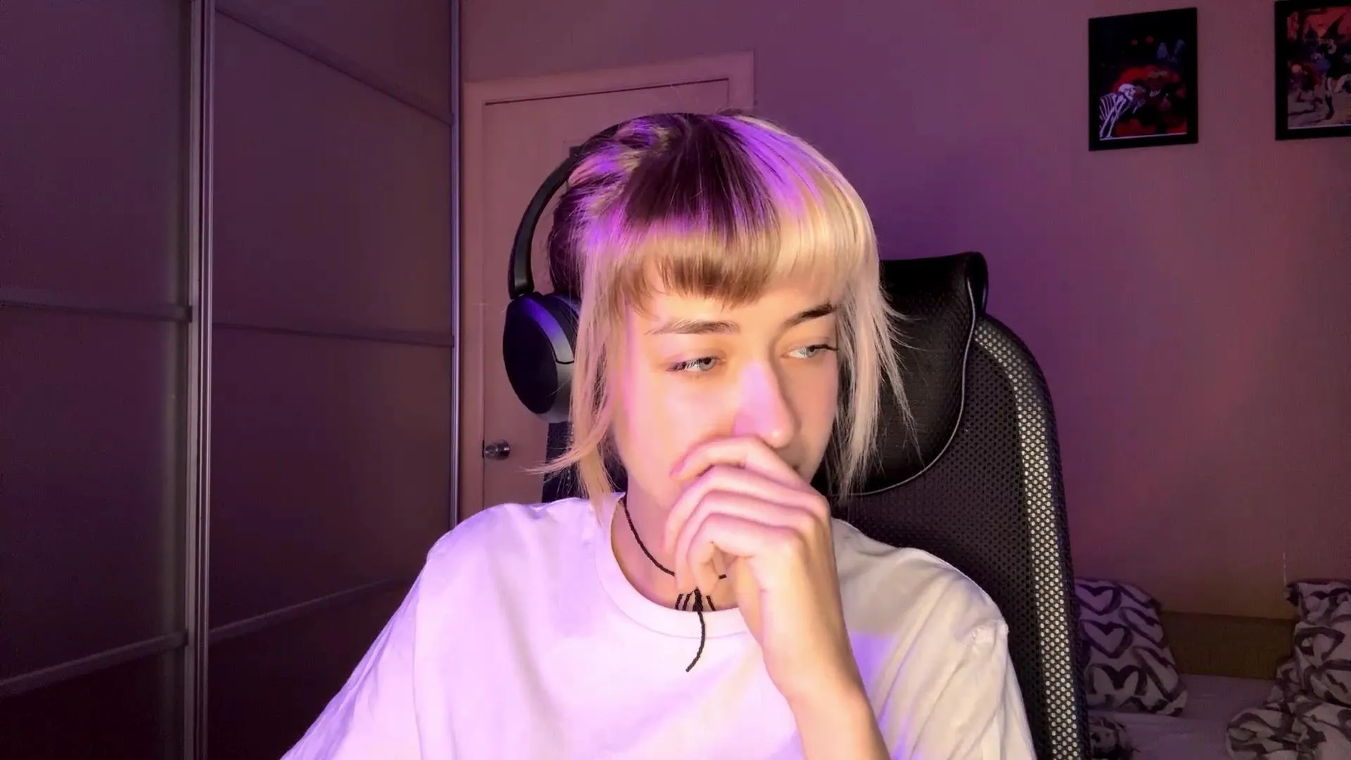 Offline MandaFiore on Cam4