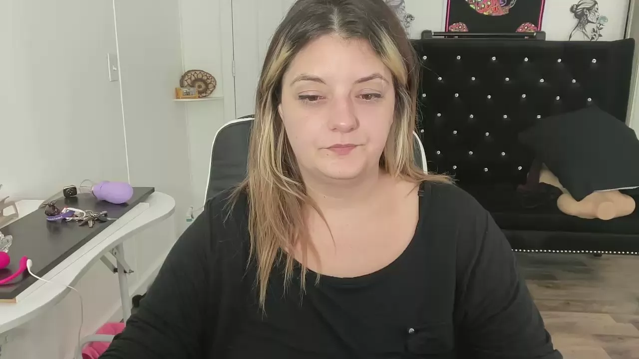 Offline maramaze on Cam4