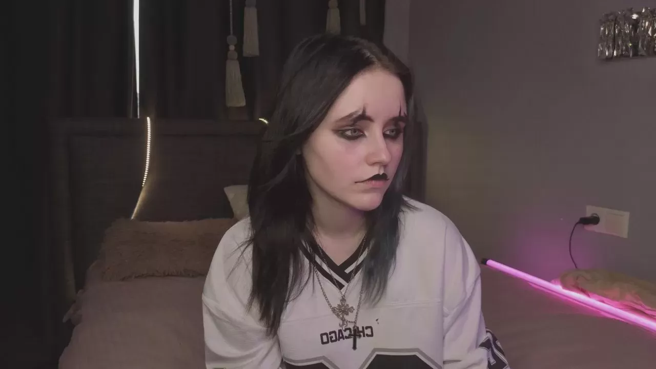 Offline MarianEdgin on Cam4