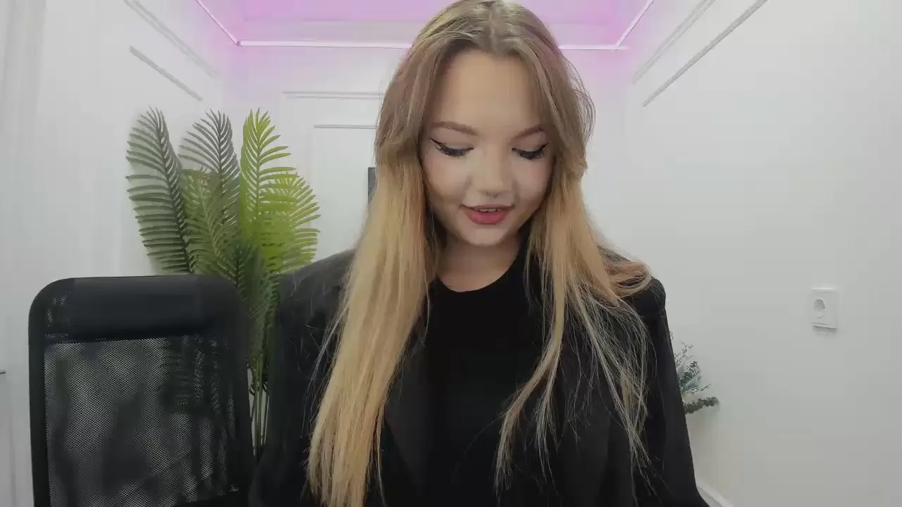 Offline MariaRobinsone on Cam4