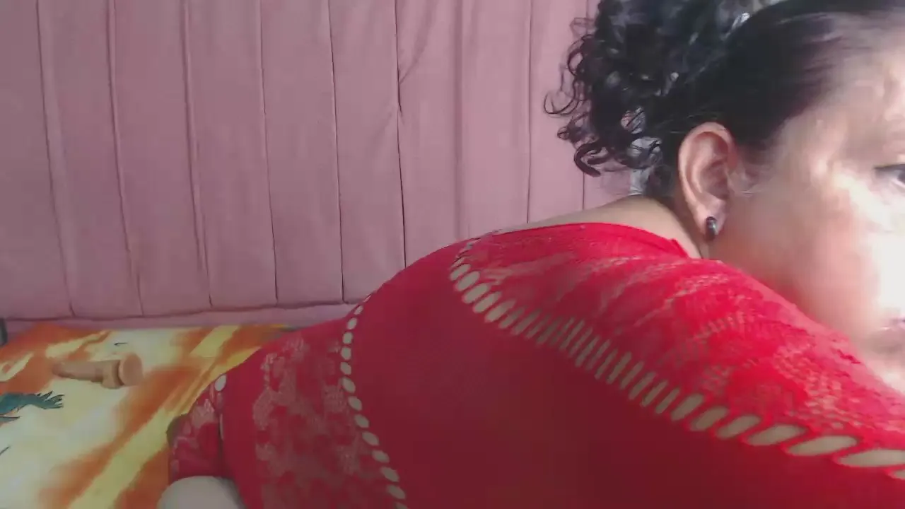 Freechat marielaahorny30 on Cam4