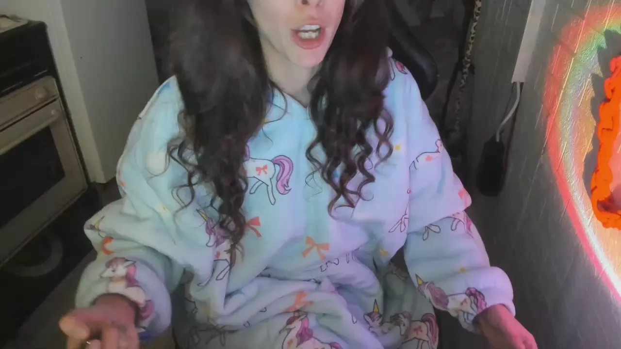 Offline MartesBratty on Cam4