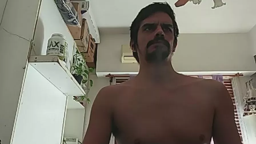 Offline martinllll on Cam4