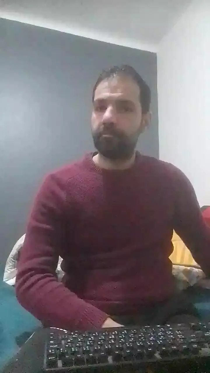 Offline masterhight on Cam4