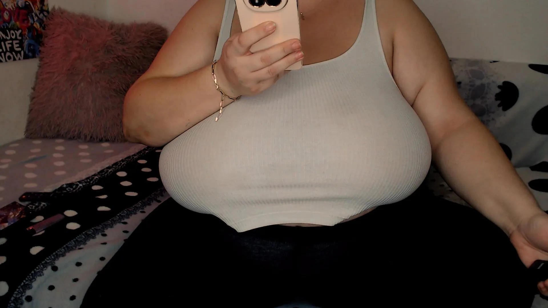 Offline mayabigtits on Cam4