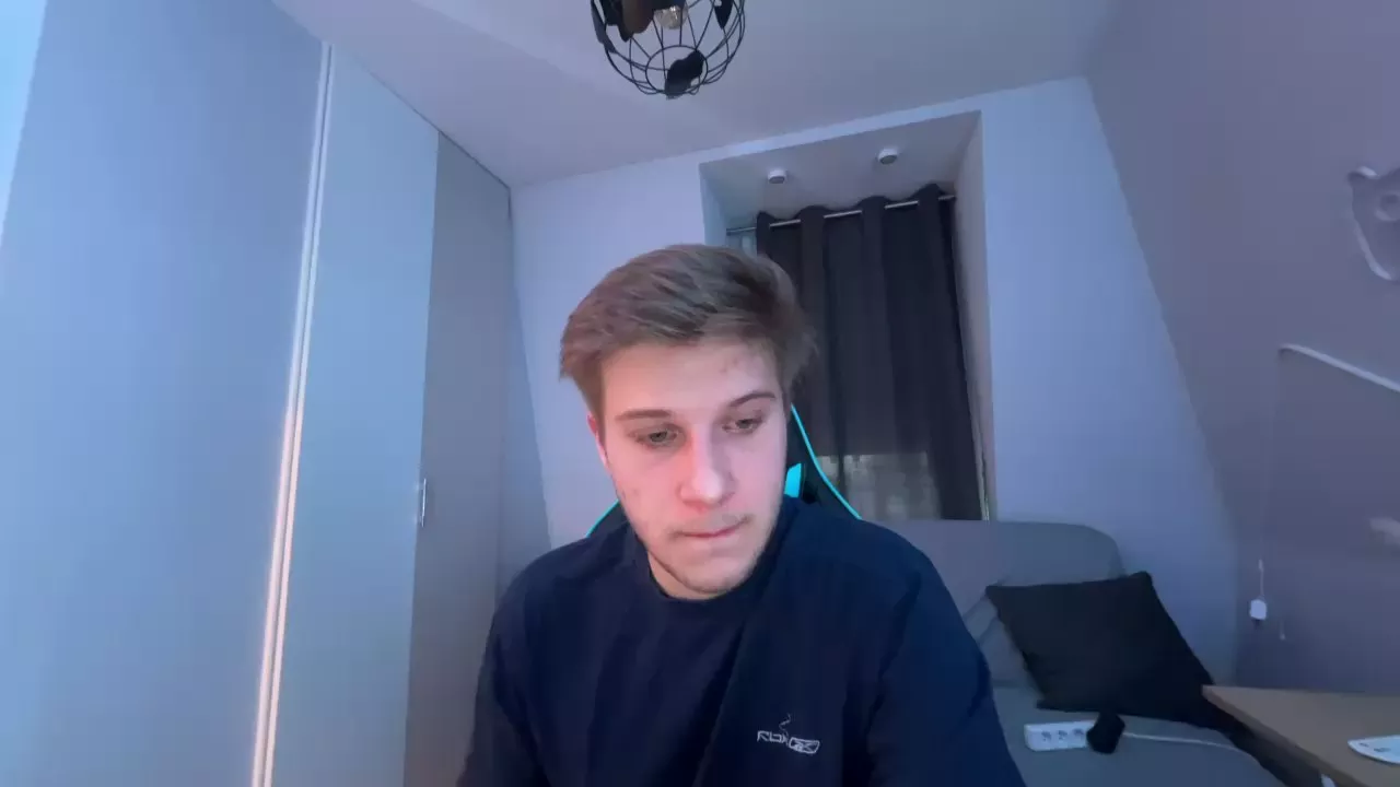 Offline Mechot72x on Cam4