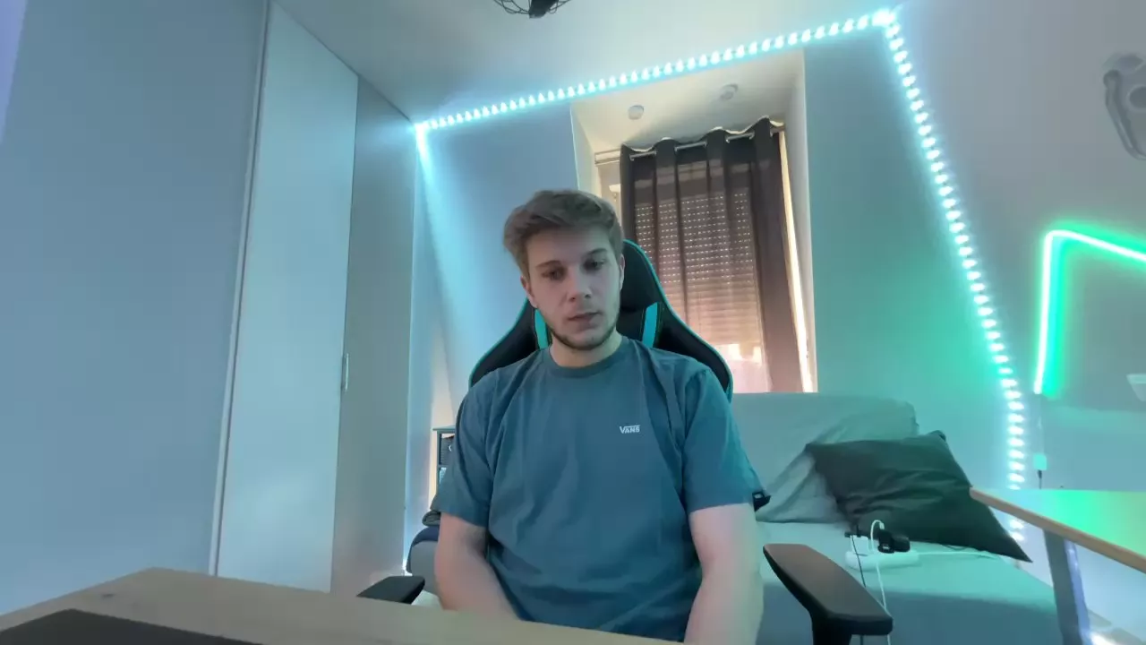 Offline Mechot72x on Cam4