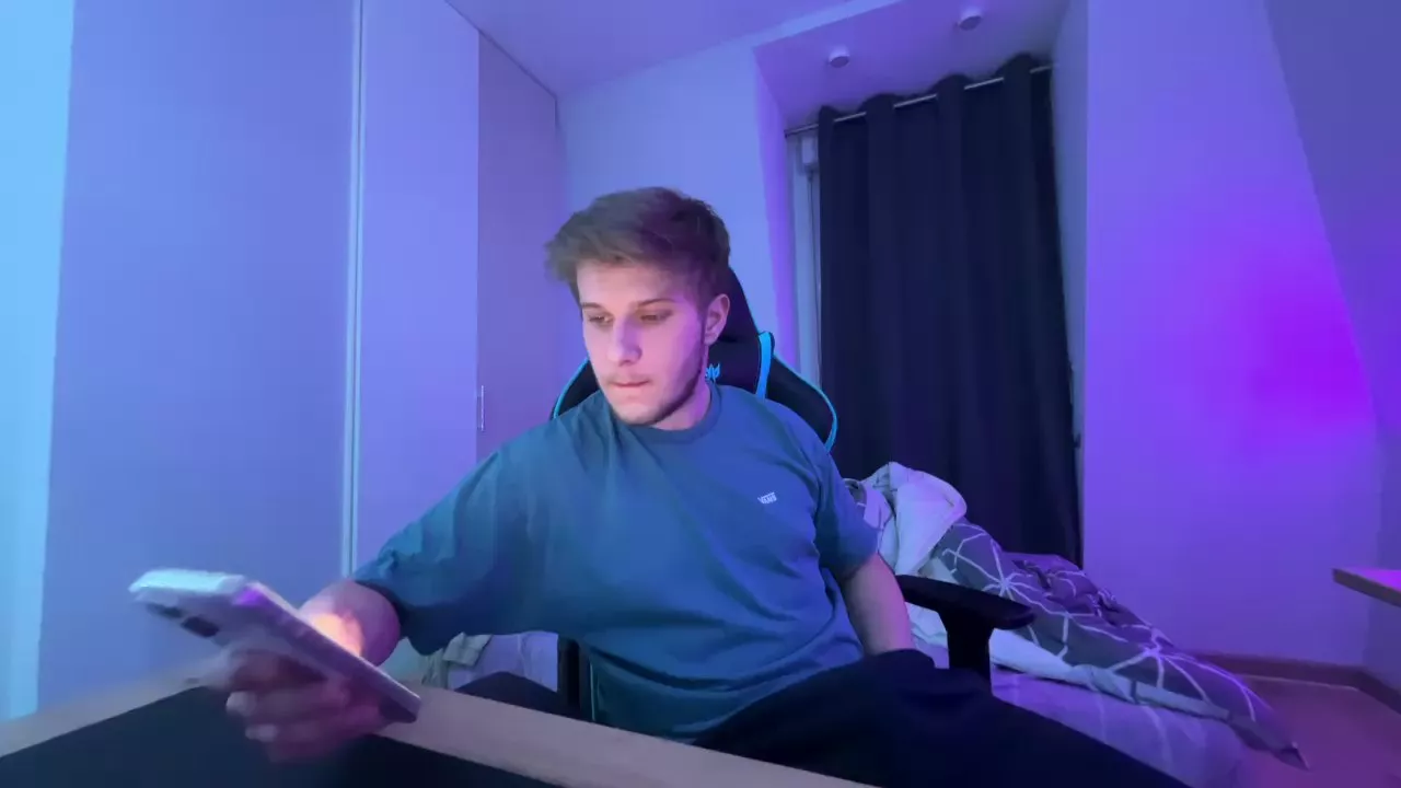 Offline Mechot72x on Cam4