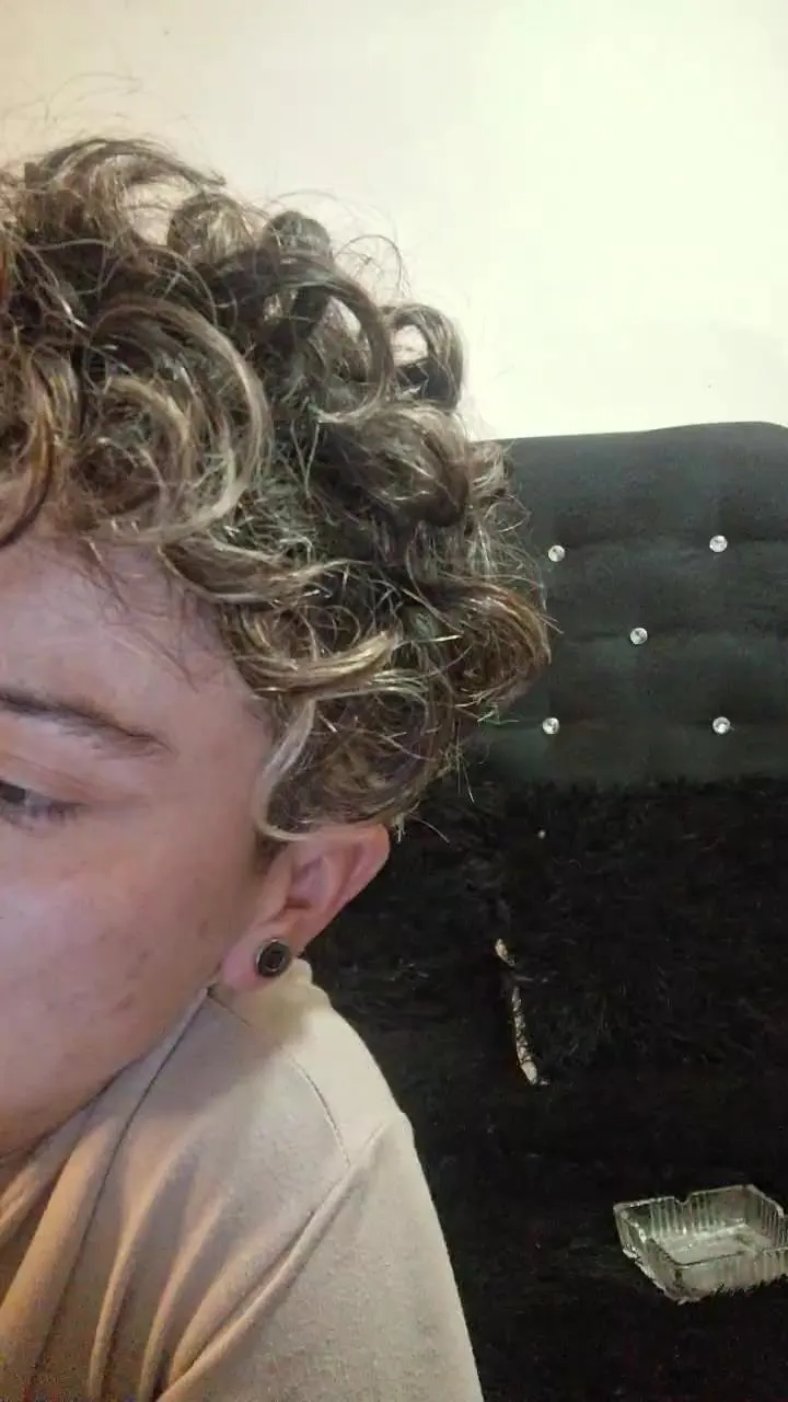 Freechat Megan222_ on Cam4