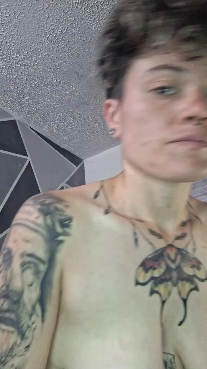 Freechat Megan222_ on Cam4