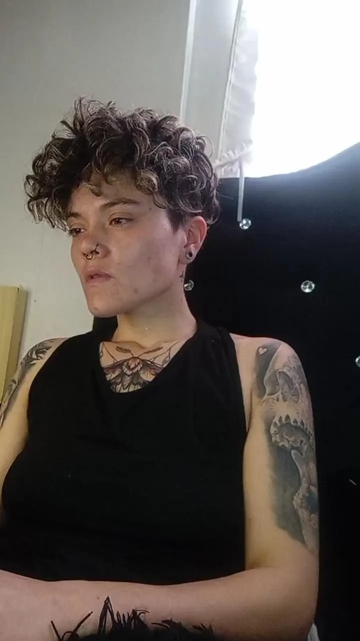 Freechat Megan222_ on Cam4