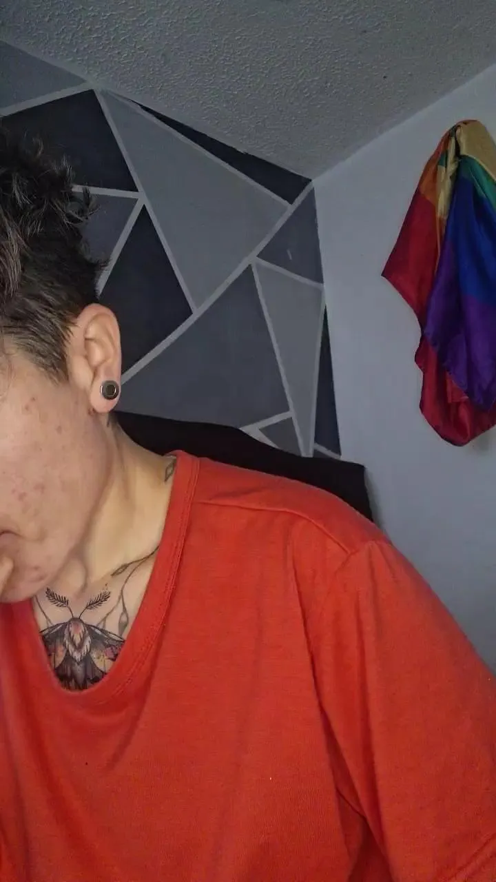 Freechat Megan222_ on Cam4