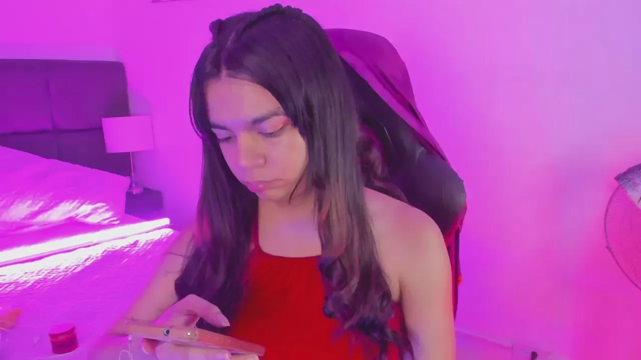 Offline Megan_Miles02 on Cam4