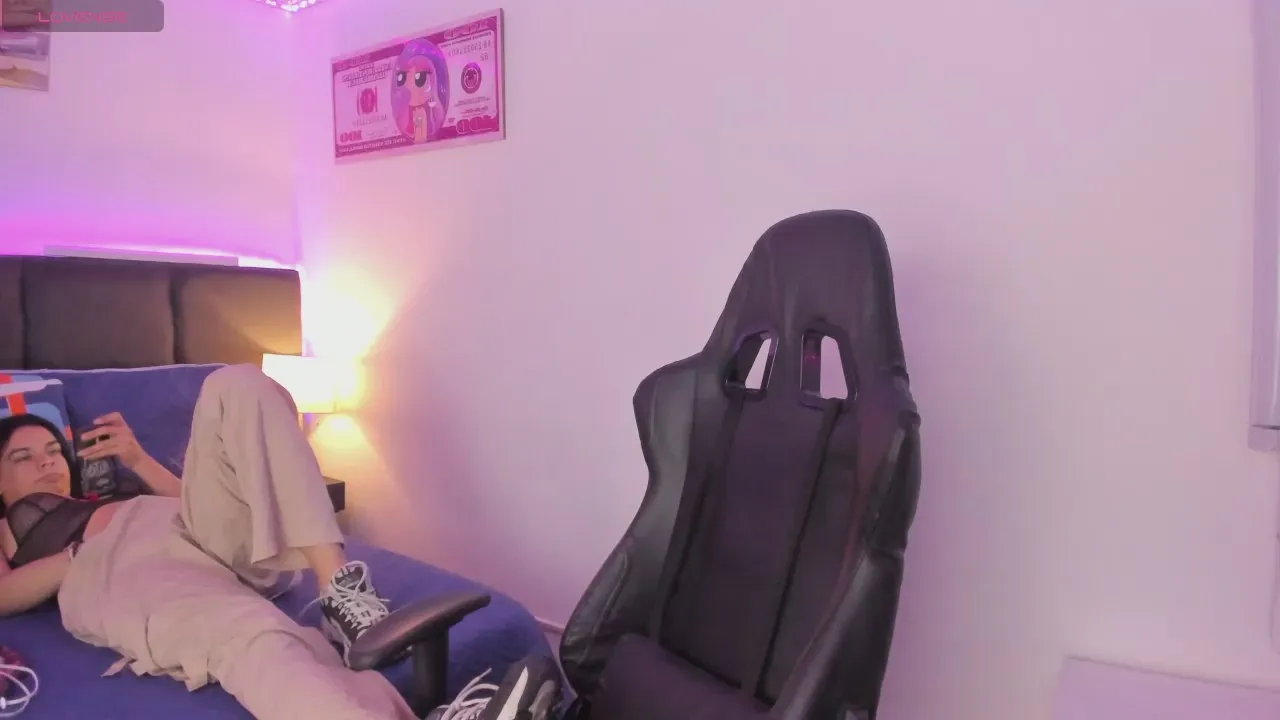 Offline Megan_Miles02 on Cam4