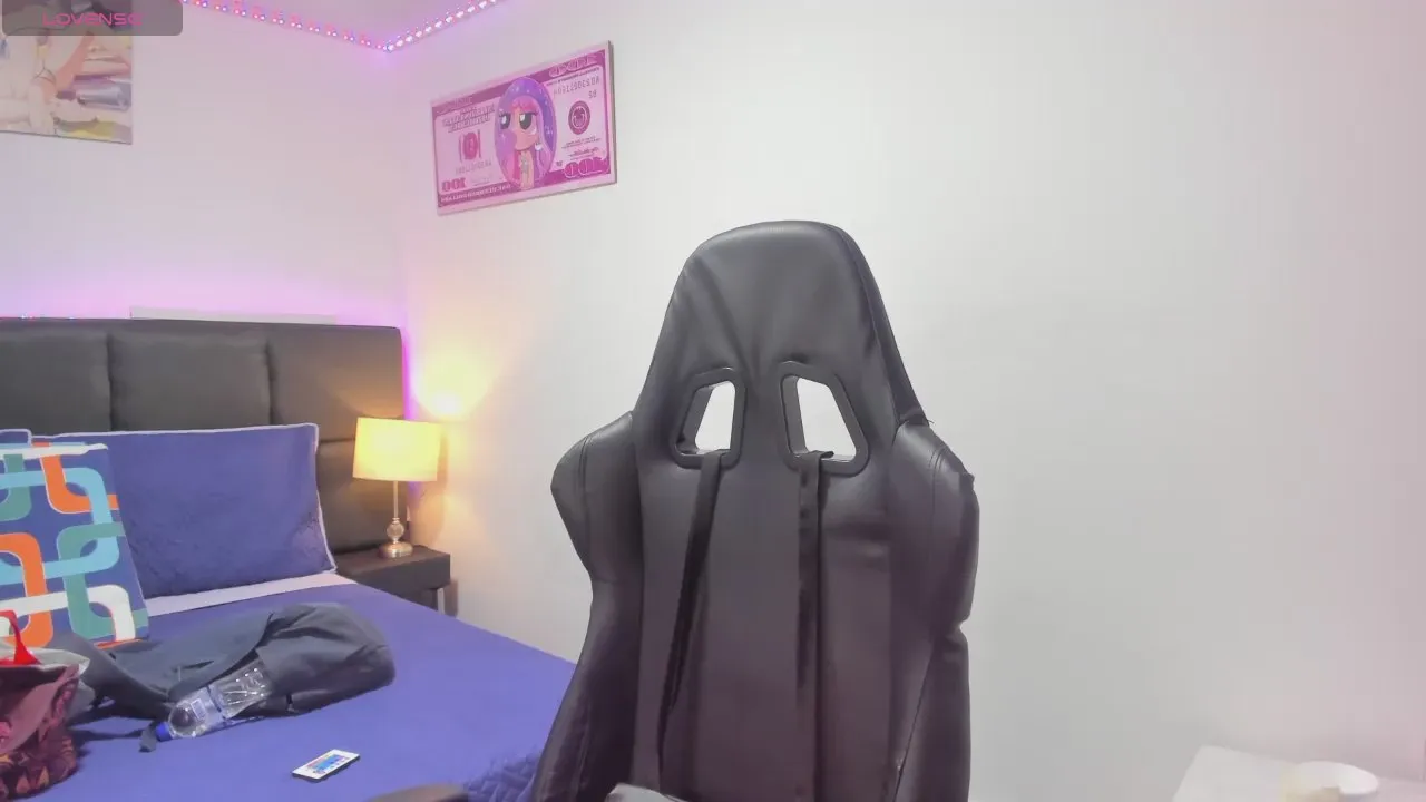 Offline Megan_Miles02 on Cam4