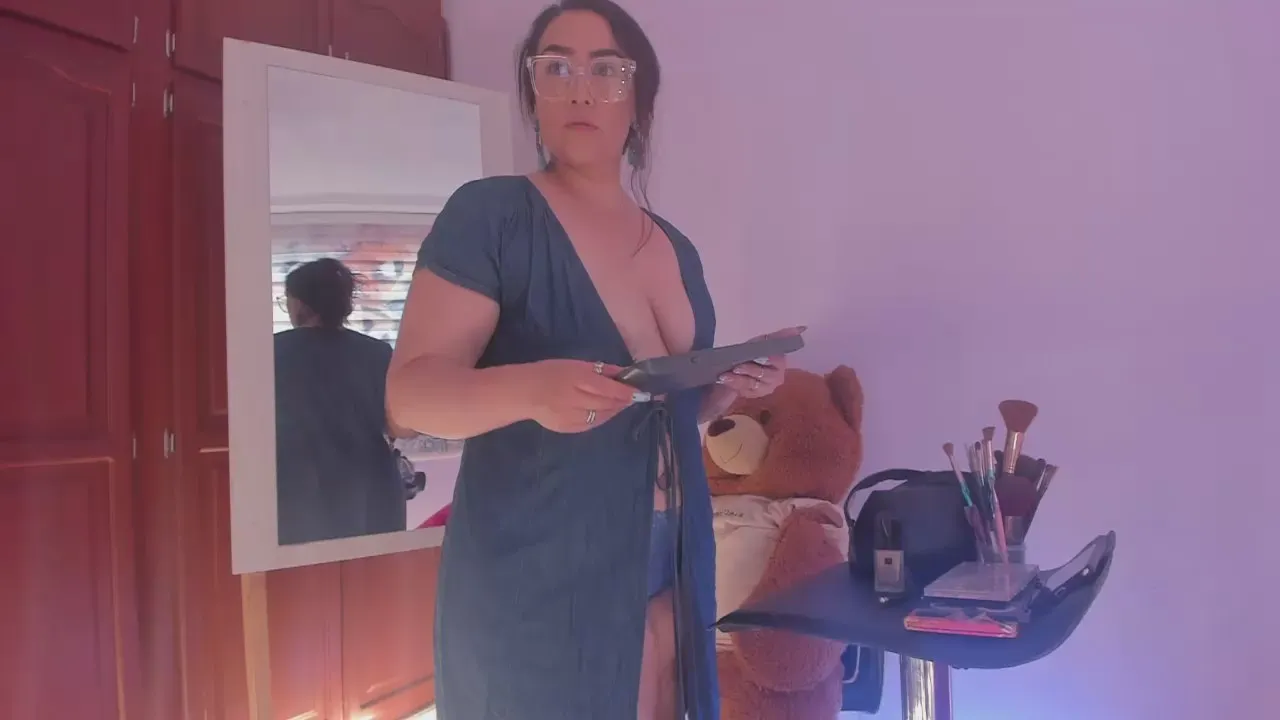 Offline MeganHot_Curvy on Cam4