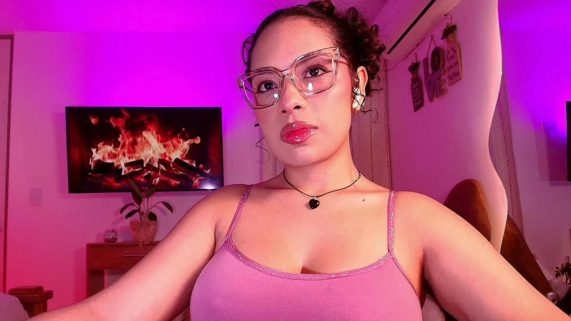 Freechat megansan on Cam4