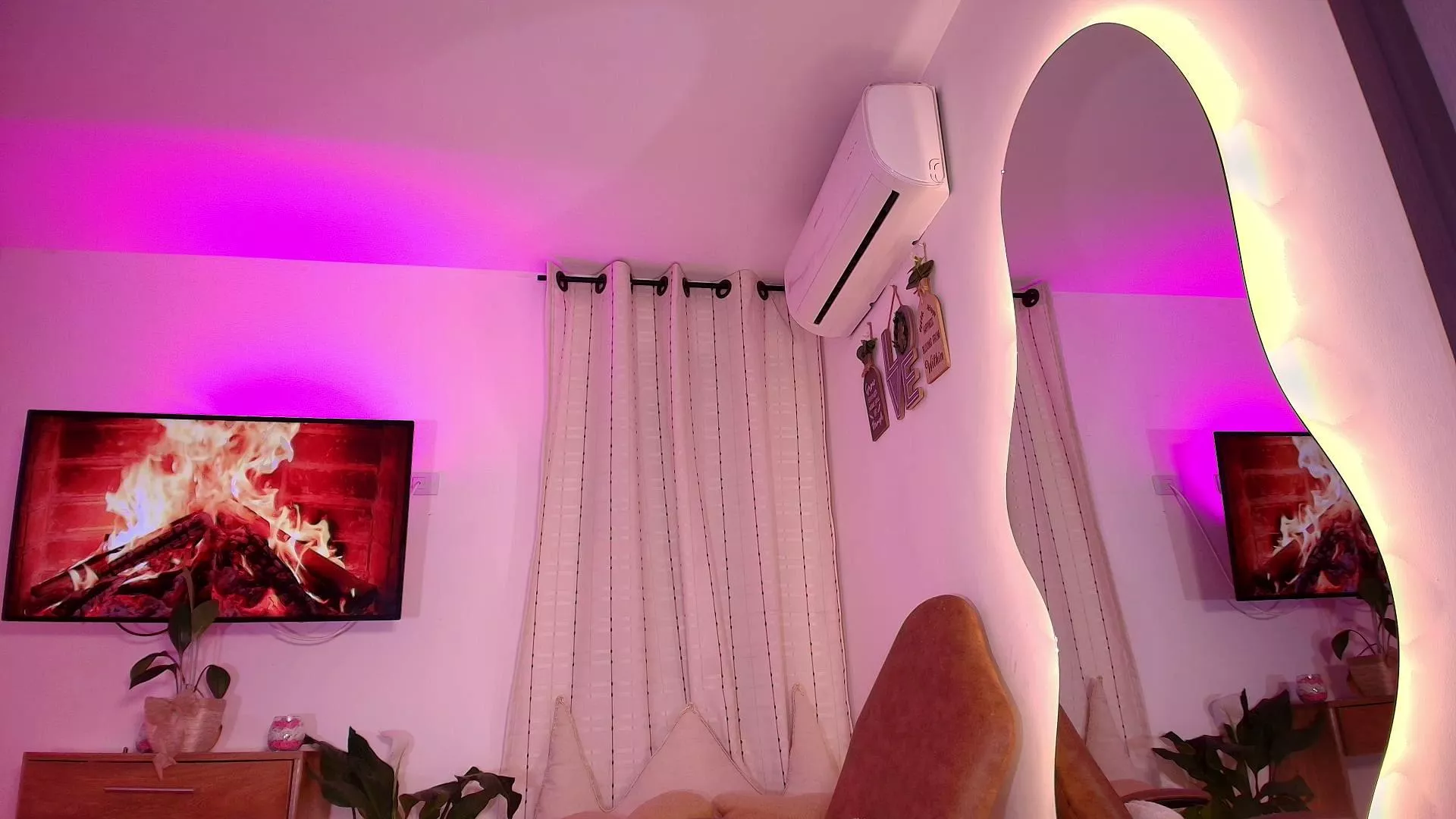 Freechat megansan on Cam4