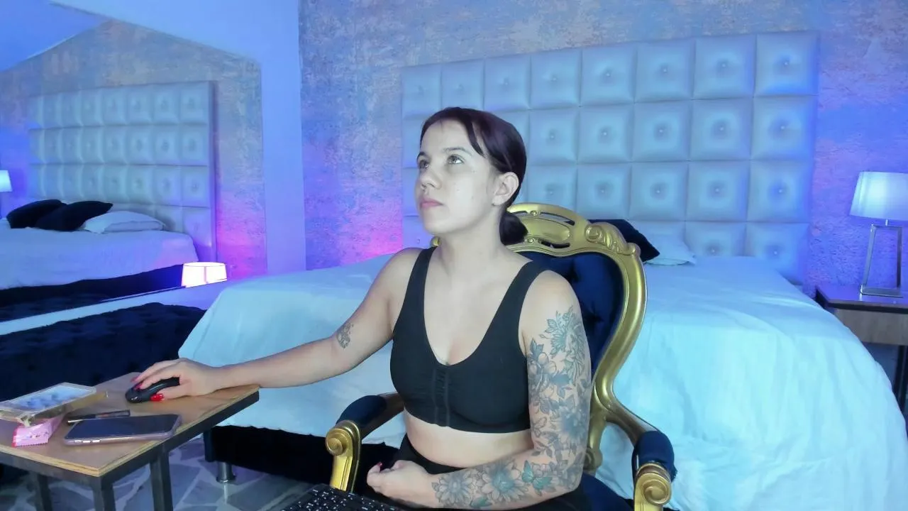 Offline MelanieRoux on Cam4