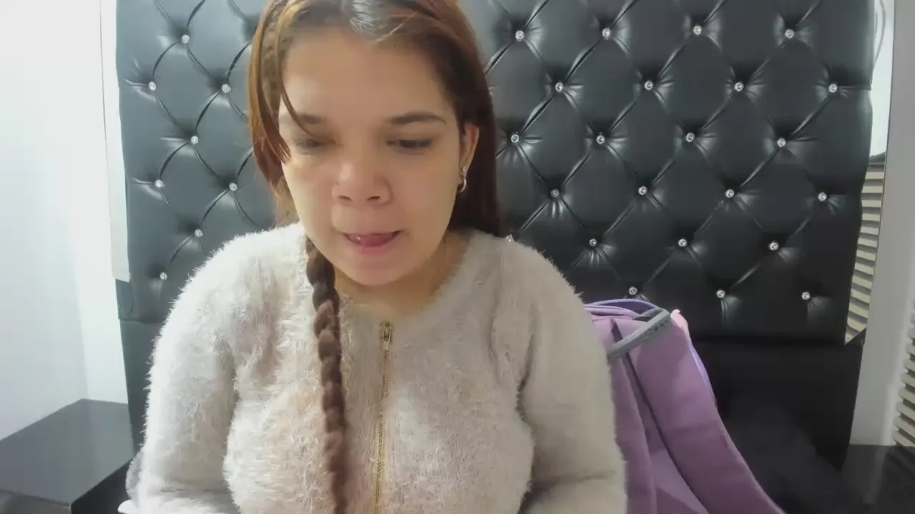 Offline MelanyCarter18 on Cam4