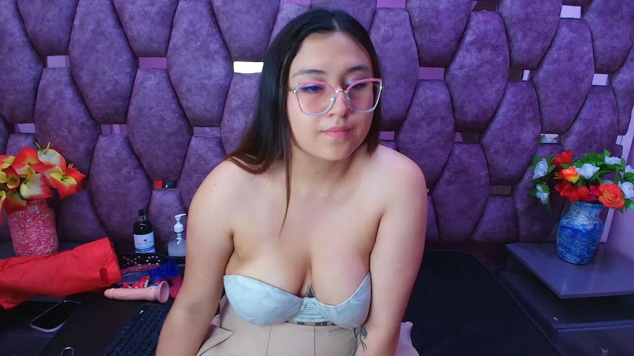 Offline Mia_Harvey on Cam4