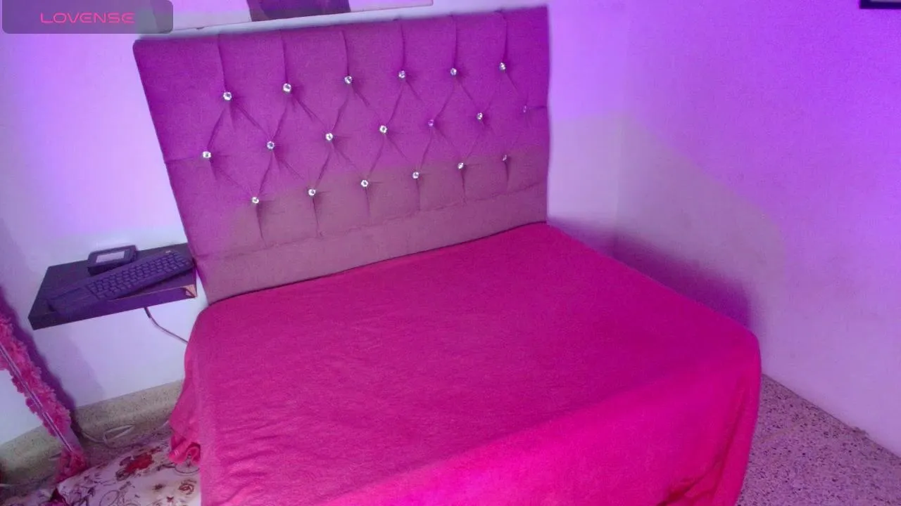 Offline mia_love_mds on Cam4