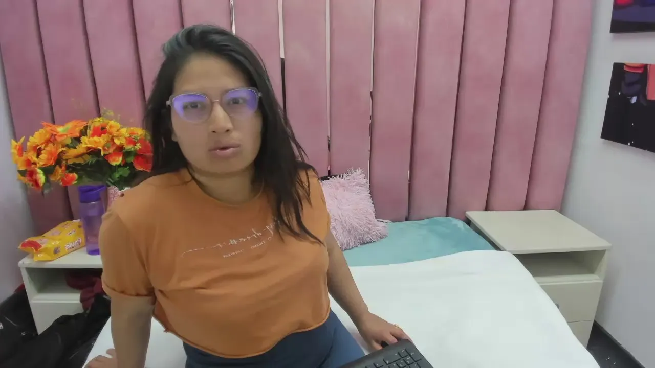 Offline Miaa_Smith on Cam4