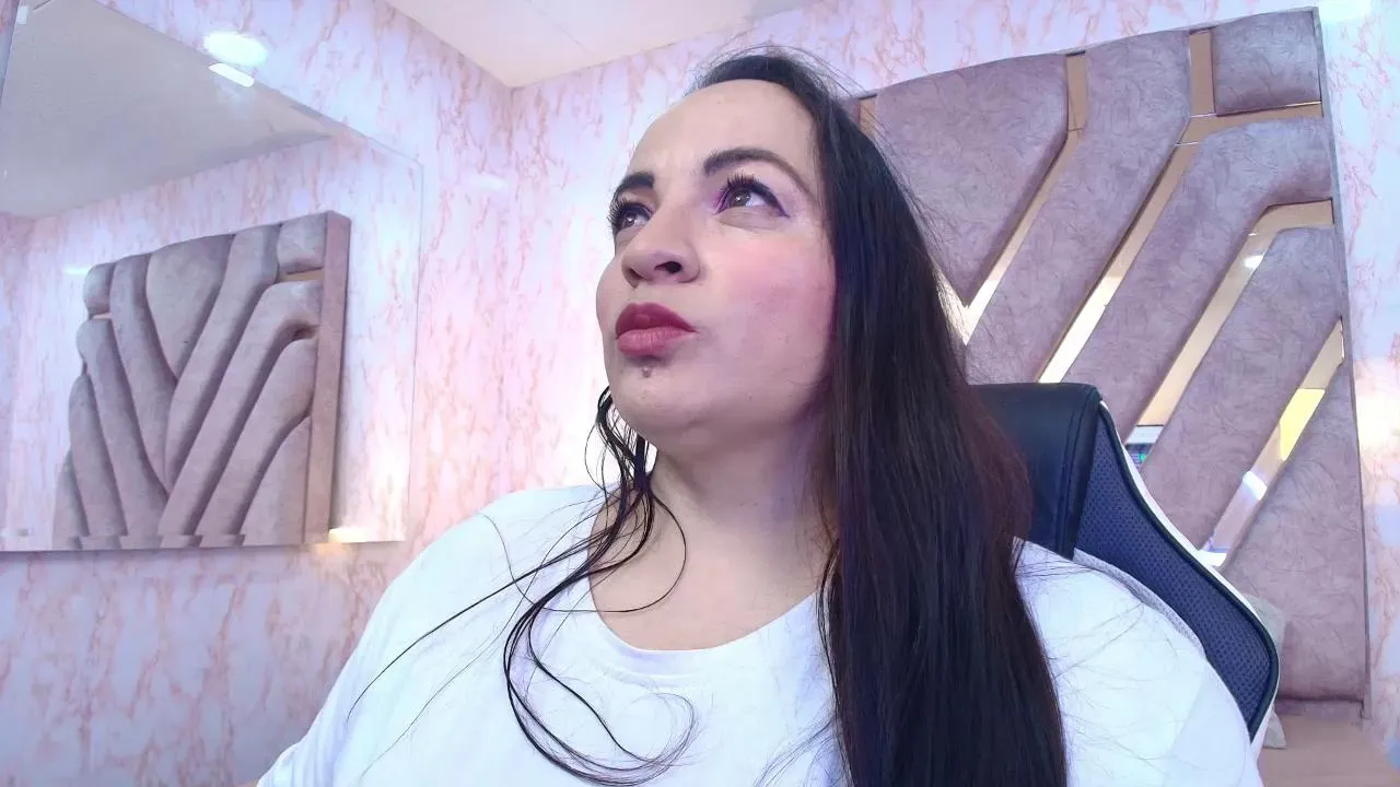 Offline miaarld on Cam4