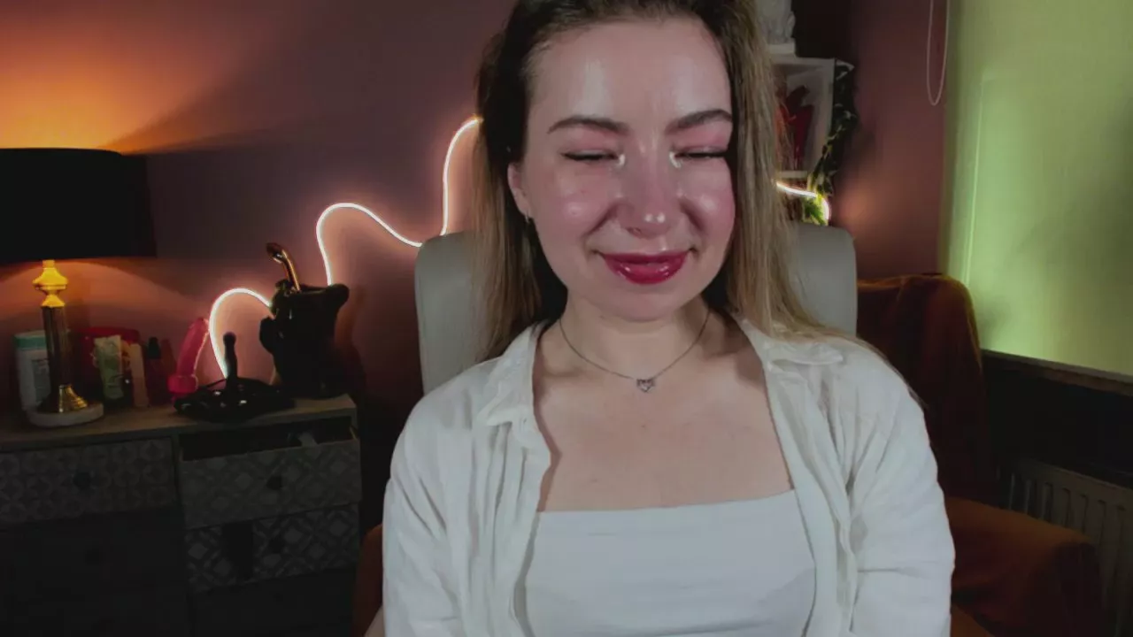 Offline miax_desire on Cam4