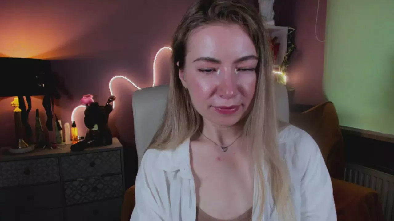 Offline miax_desire on Cam4