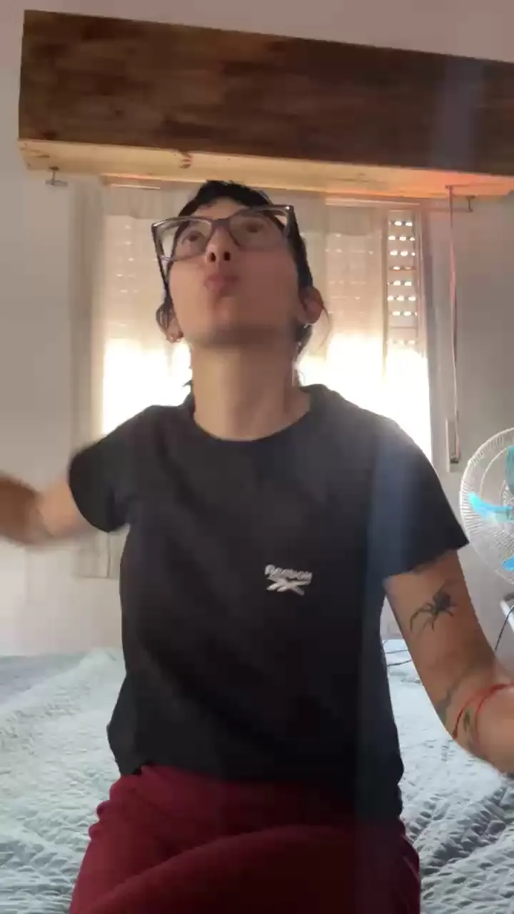 Offline mica88xxx on Cam4