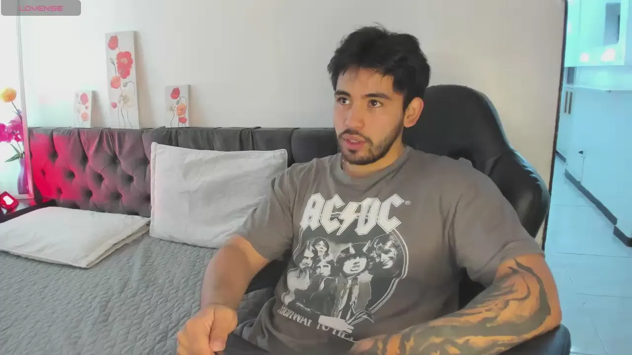 Offline MichelandChris on Cam4