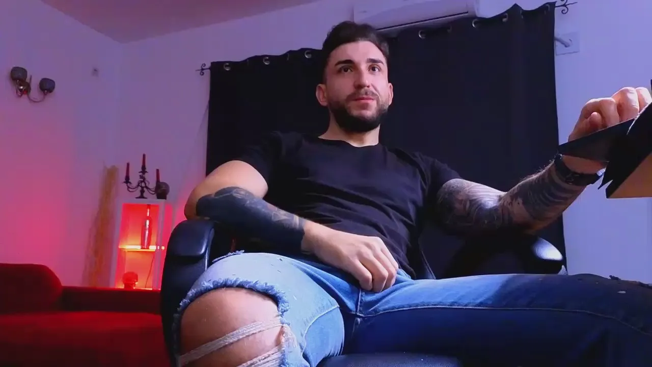 Offline MightyAaronX on Cam4