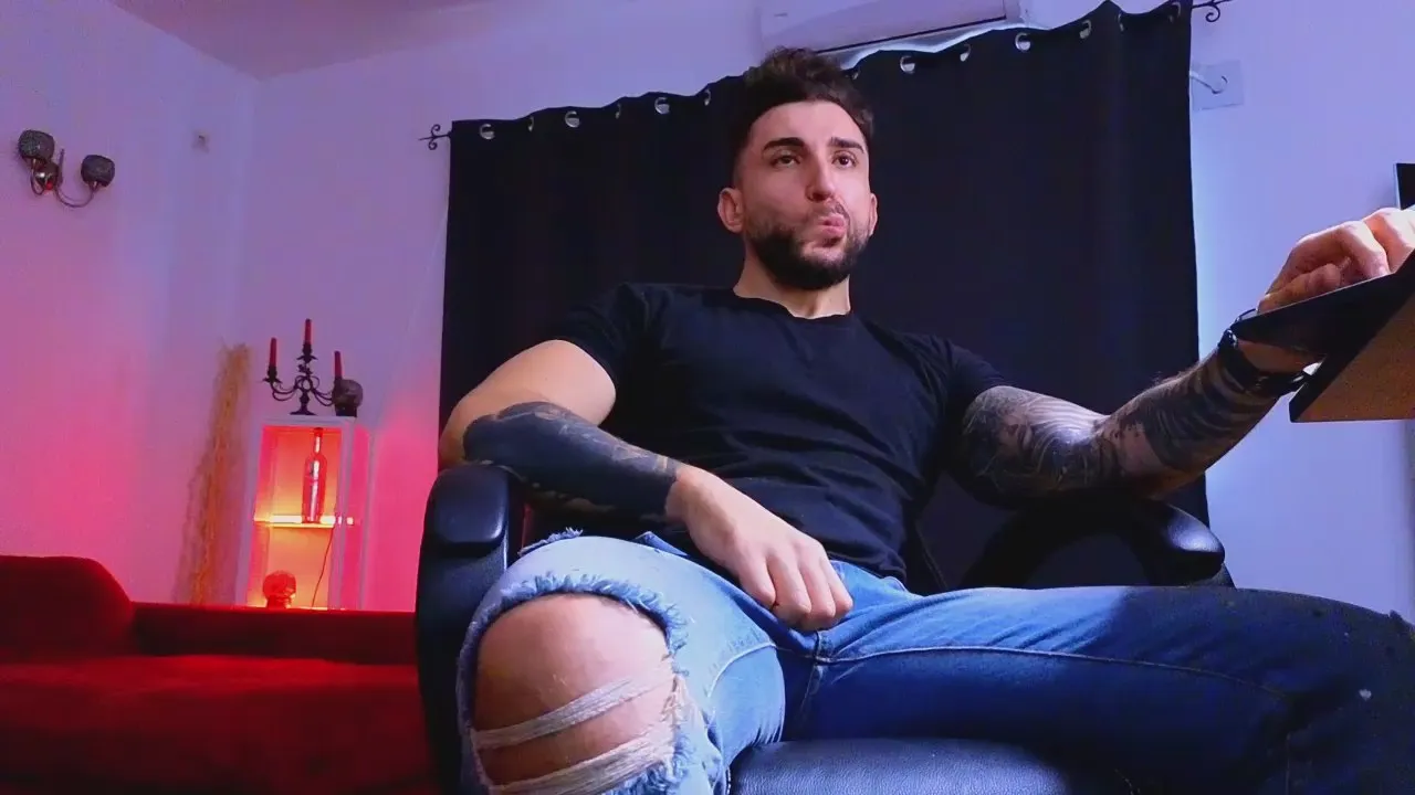 Offline MightyAaronX on Cam4