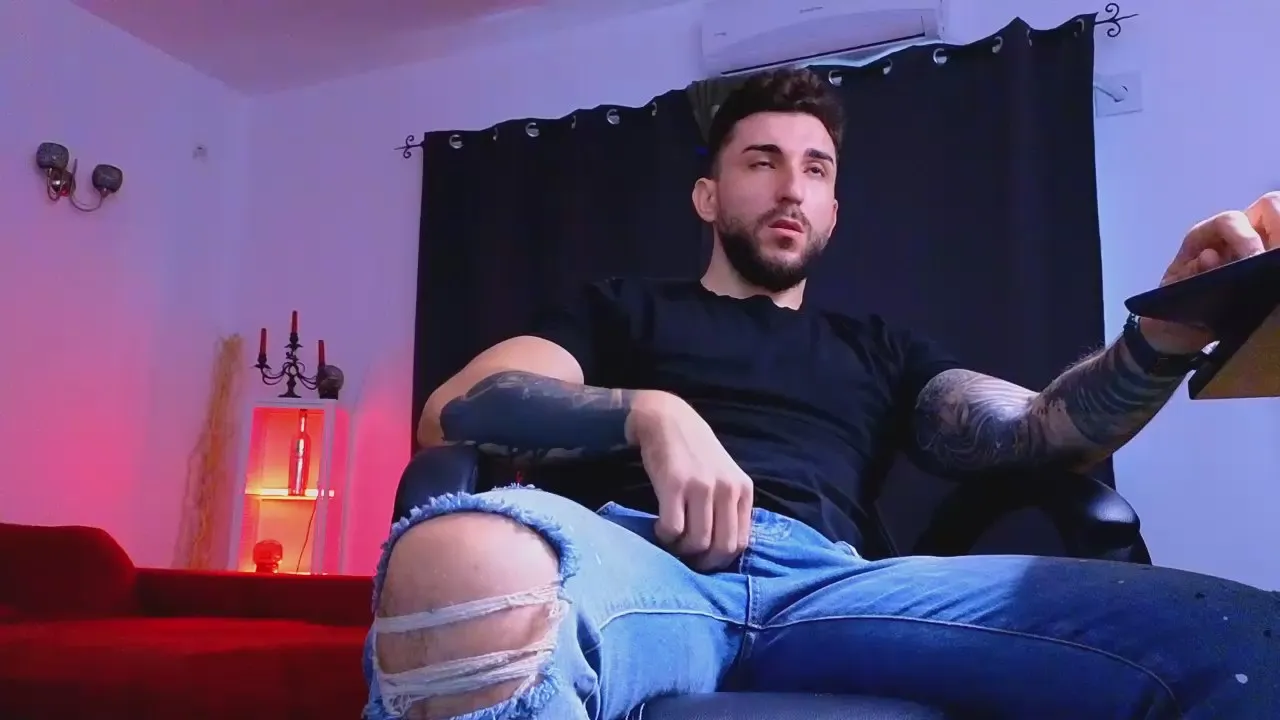 Offline MightyAaronX on Cam4