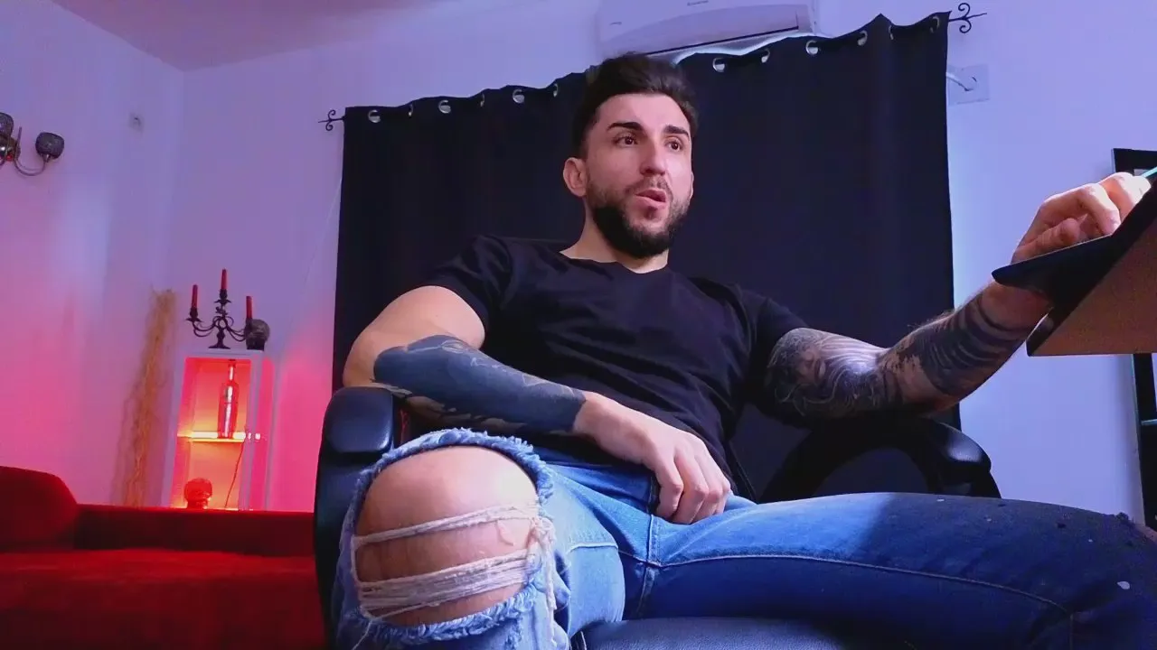 Offline MightyAaronX on Cam4