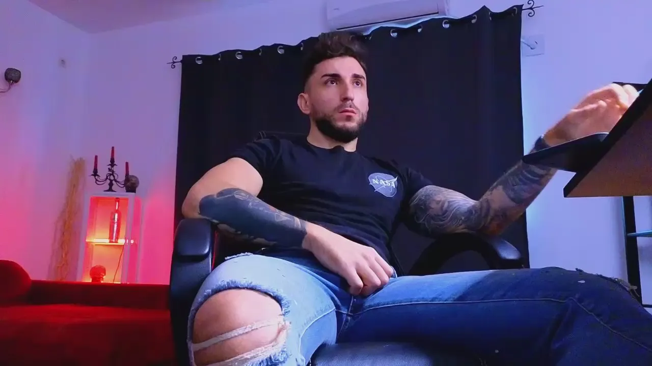 Offline MightyAaronX on Cam4