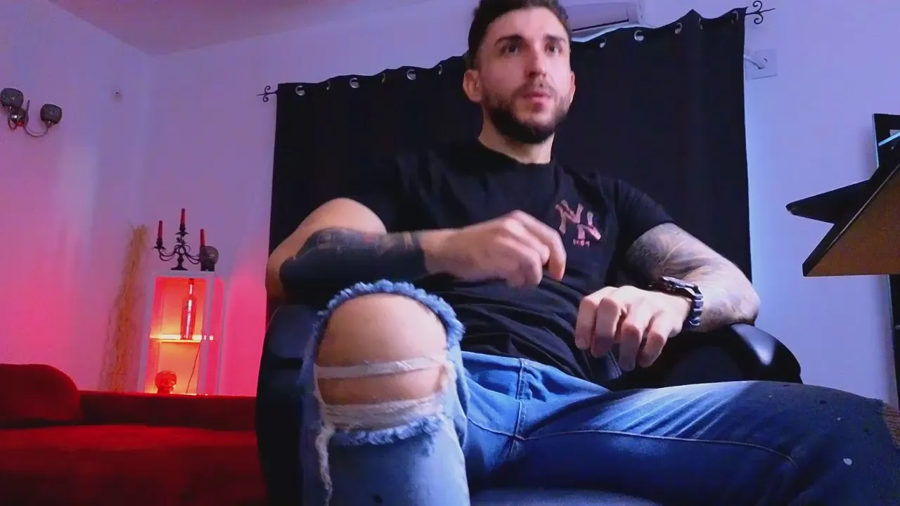 Offline MightyAaronX on Cam4