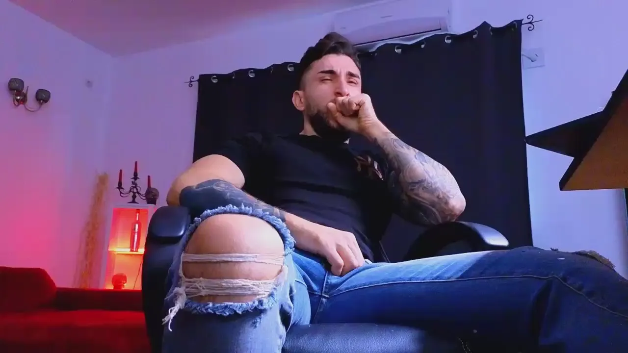 Offline MightyAaronX on Cam4