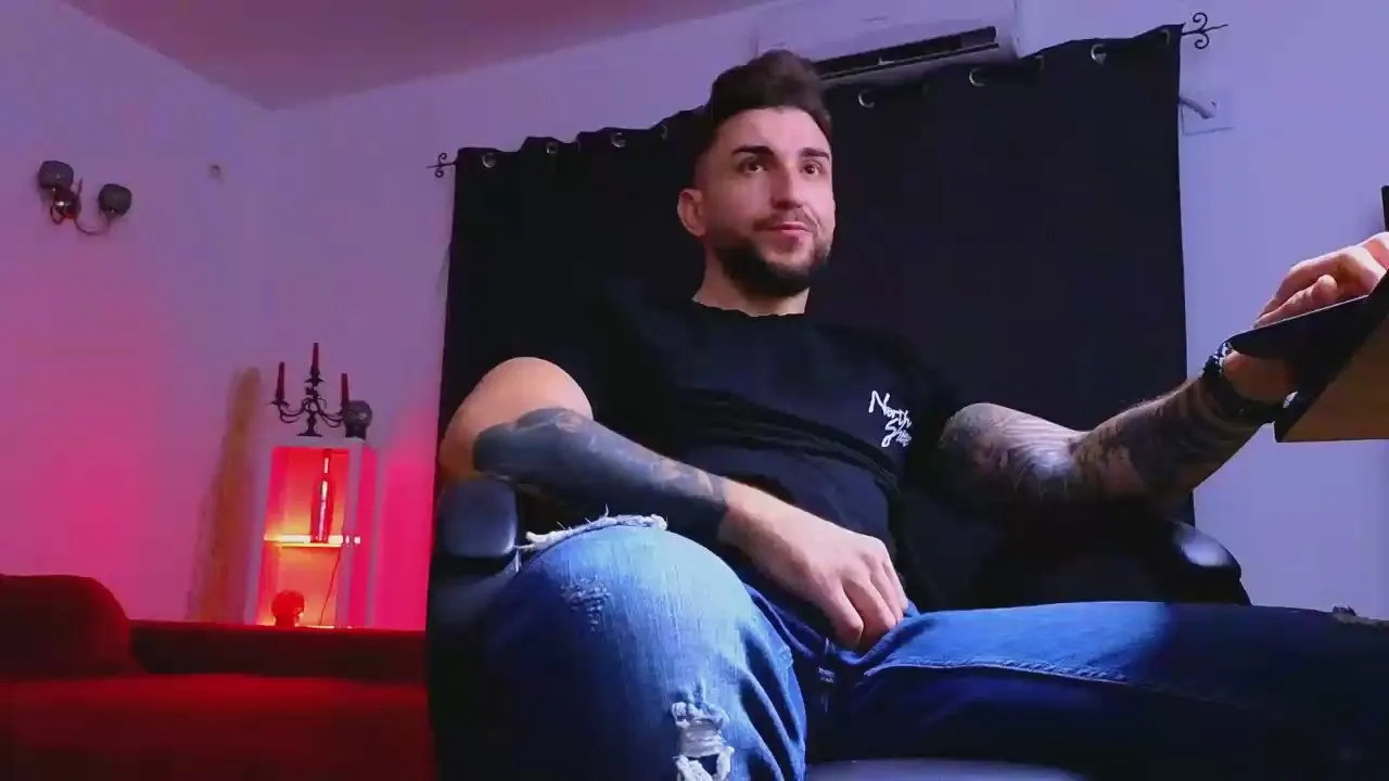 Offline MightyAaronX on Cam4