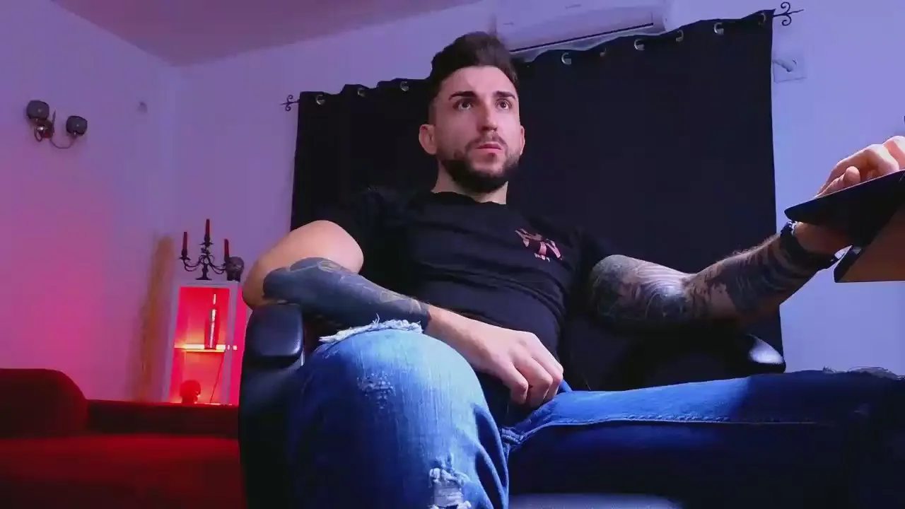 Offline MightyAaronX on Cam4