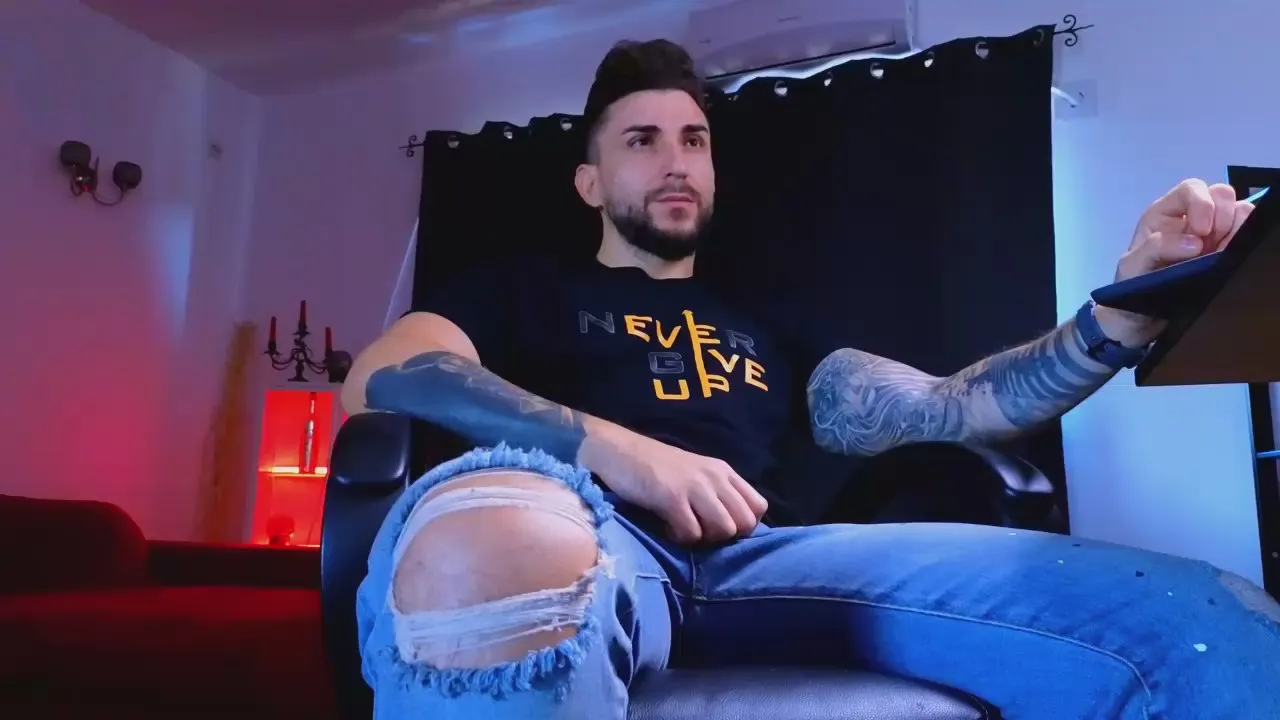 Offline MightyAaronX on Cam4