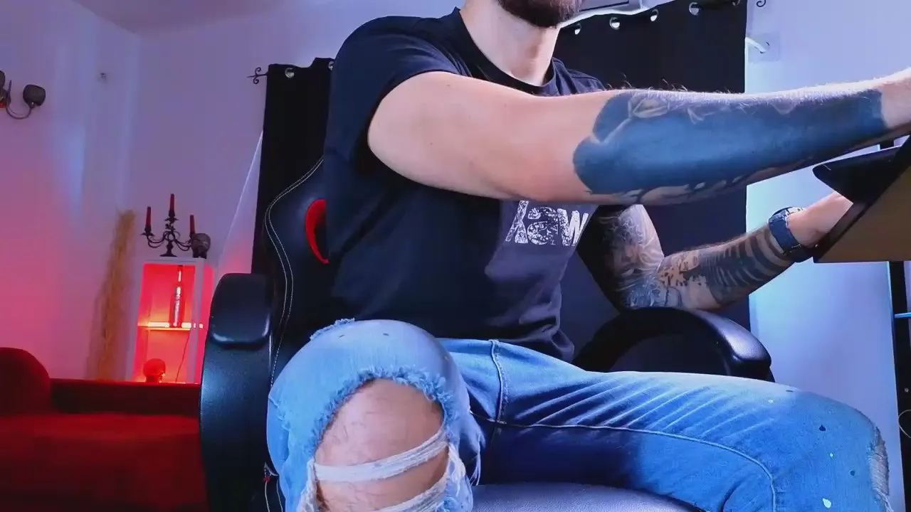 Offline MightyAaronX on Cam4