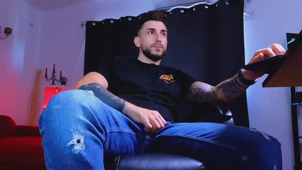 Offline MightyAaronX on Cam4