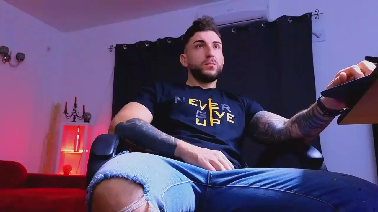 Offline MightyAaronX on Cam4