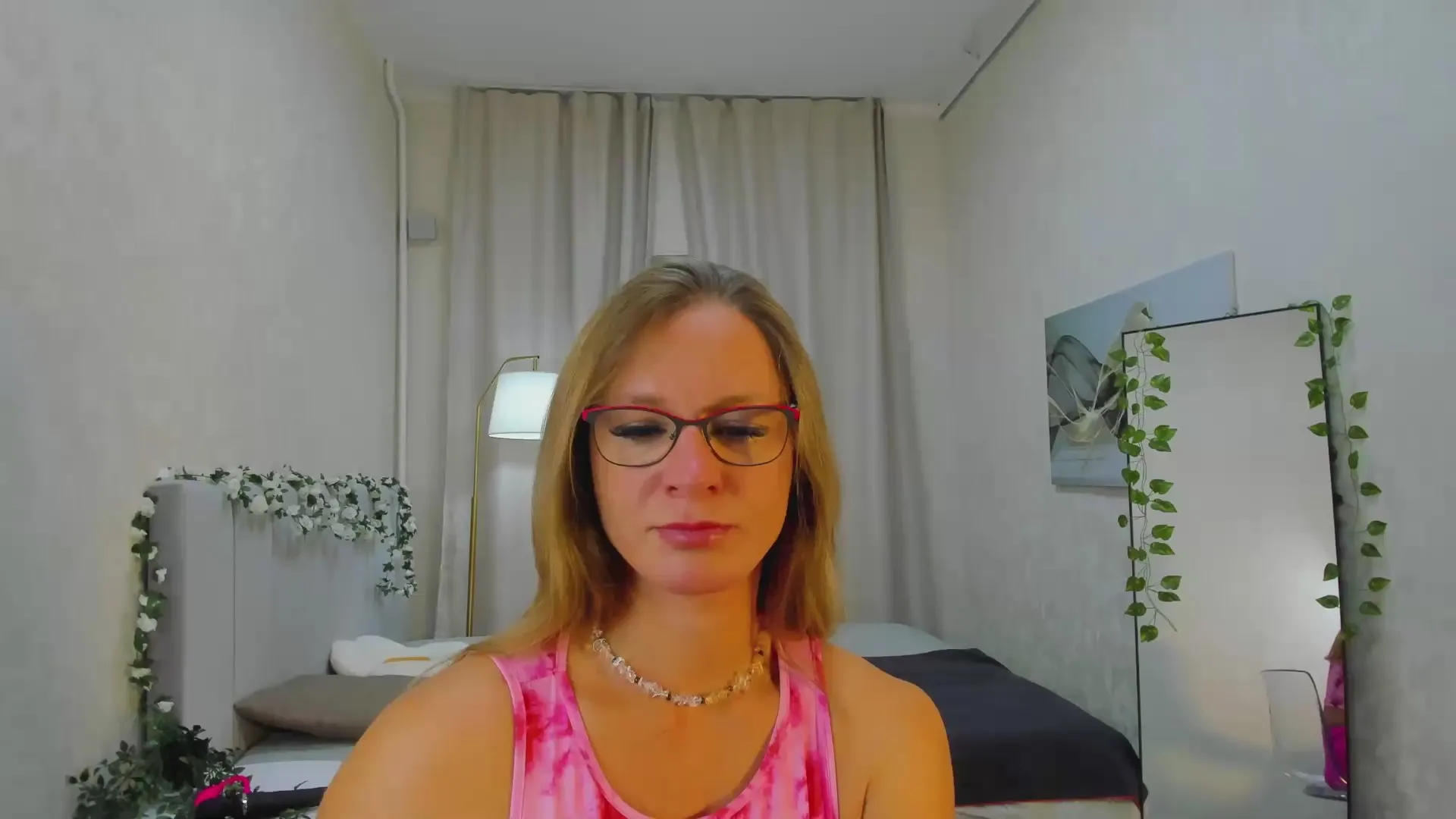 Freechat Milf_Tea on Cam4