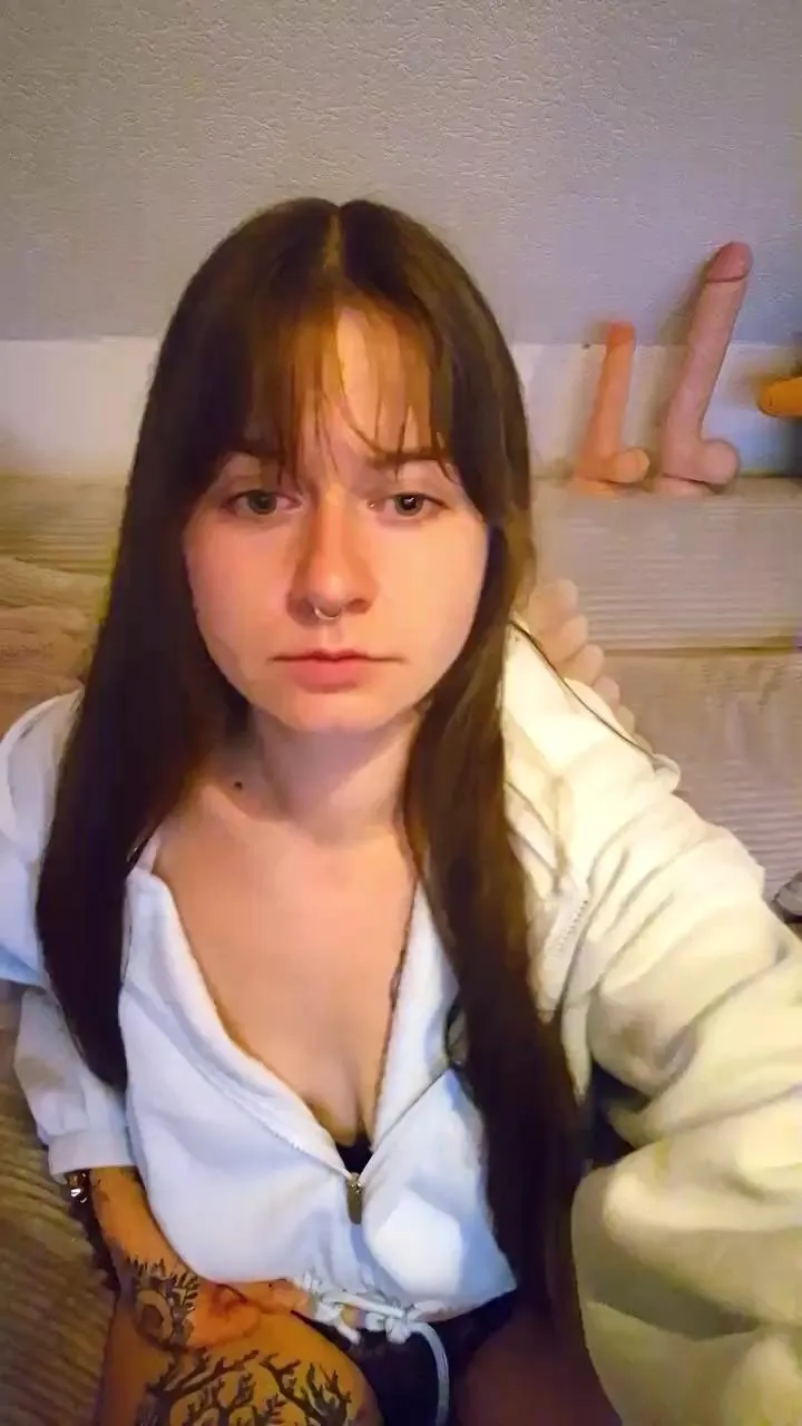 Offline Milfslips on Cam4