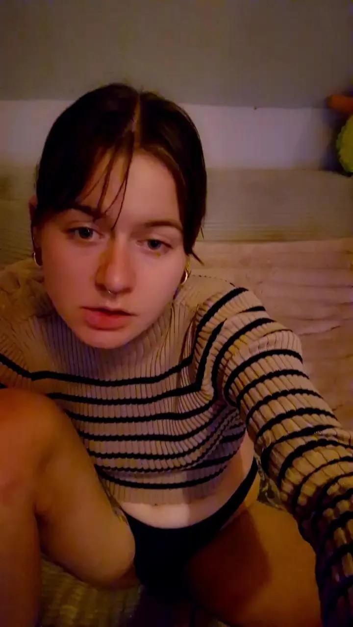 Offline Milfslips on Cam4