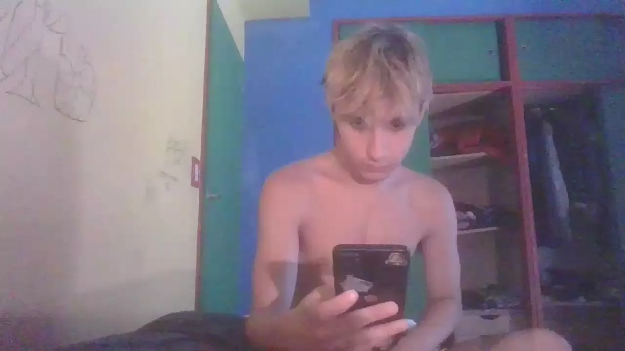 Offline Miloverboy on Cam4