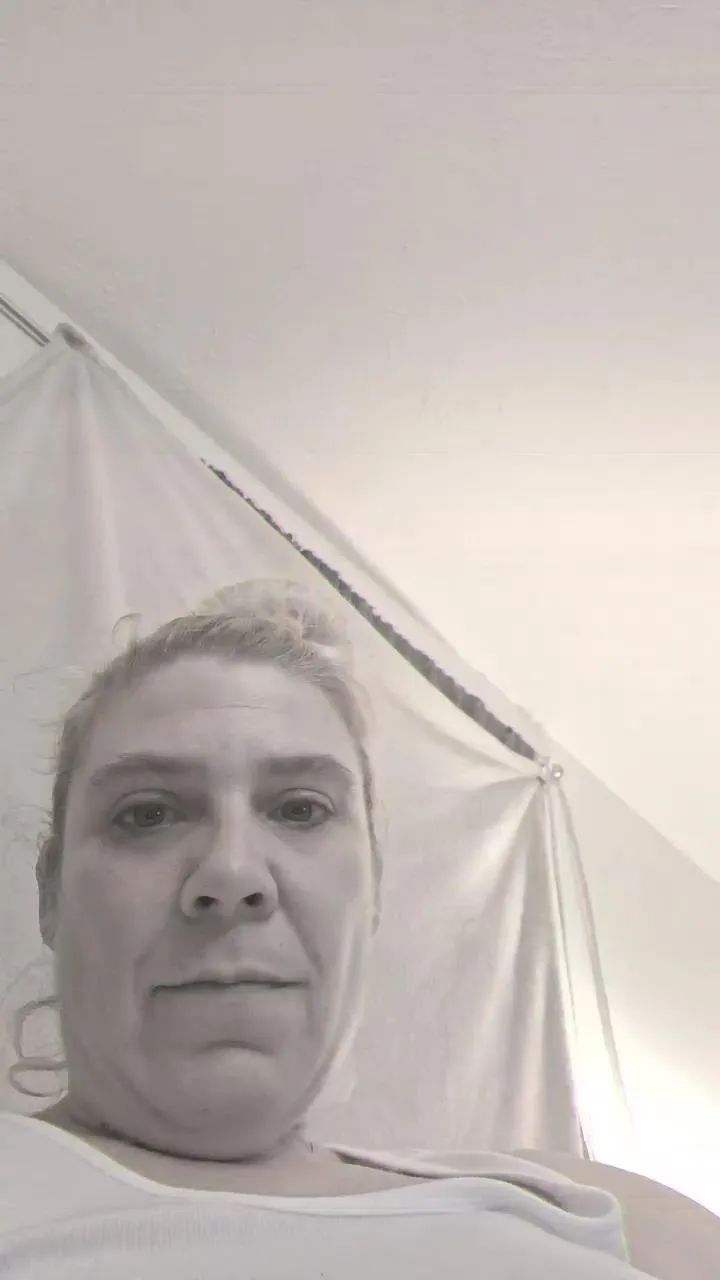 Offline mindy2025_ on Cam4